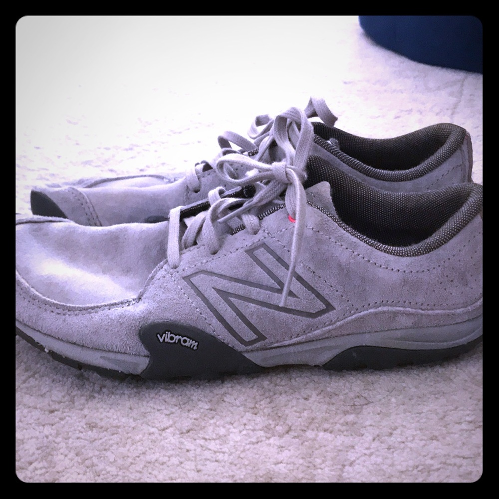 Grey new balance tennis shoes